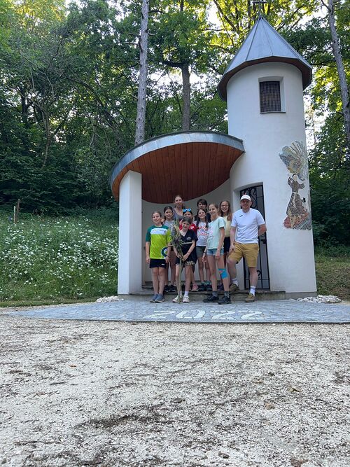 Ministrantenausflug 2026 / © Minis Aasparn/Zaya Asparner Minis pilgern zum Buschberg